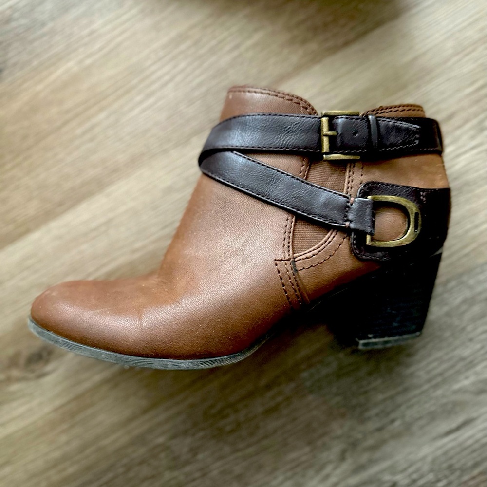 Women’s size 10 brown buckle ankle boots